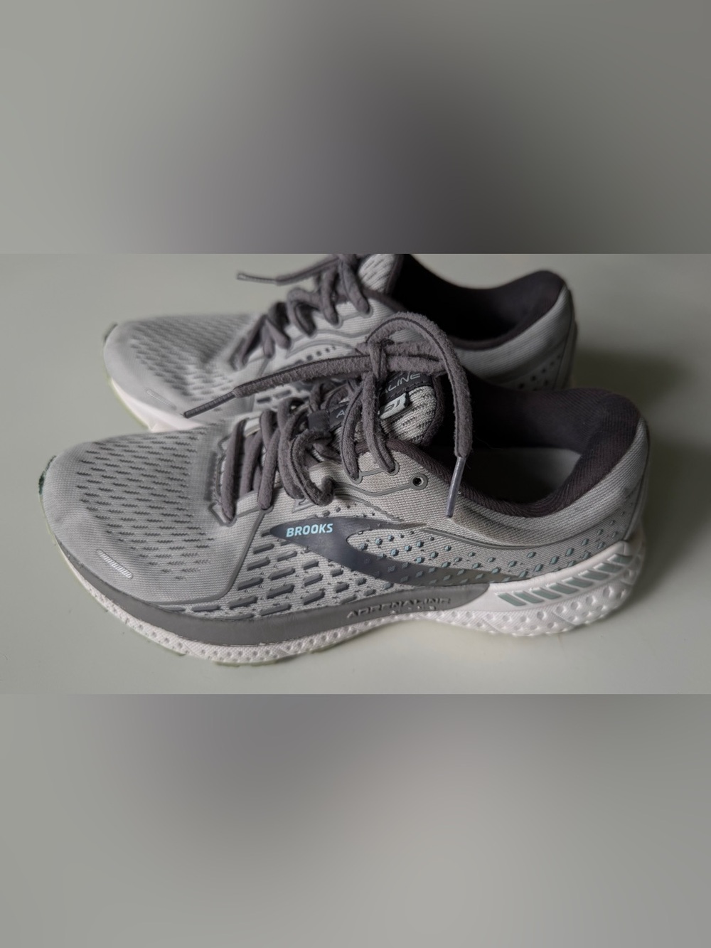 Brooks Adrenaline GTS 21 Running Shoes Grey Women's 7.5